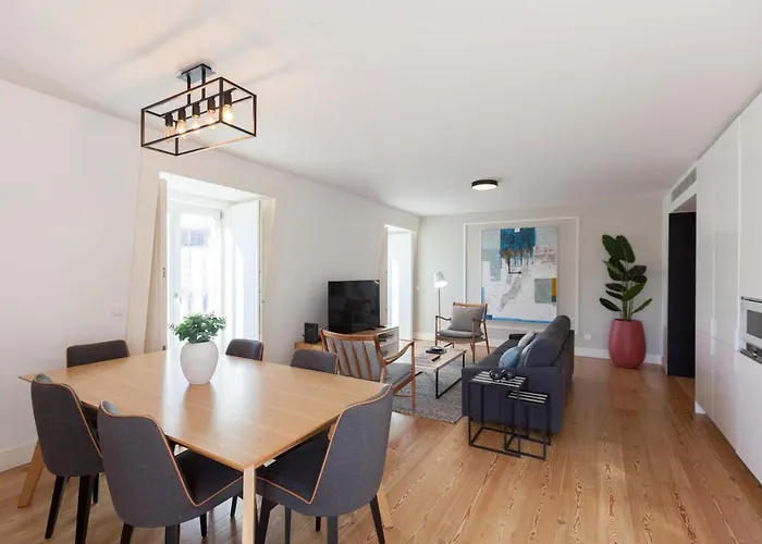 Flh Praca Comercio Stylish With Balcony شقة