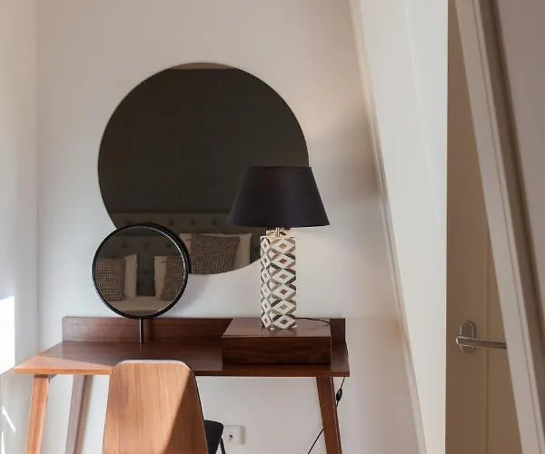 Flh Praca Comercio Stylish With Balcony شقة *