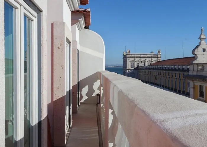 Flh Praca Comercio Stylish With Balcony شقة