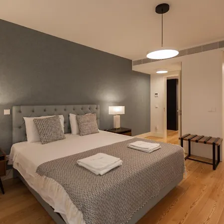 Flh Praca Comercio Stylish With Balcony